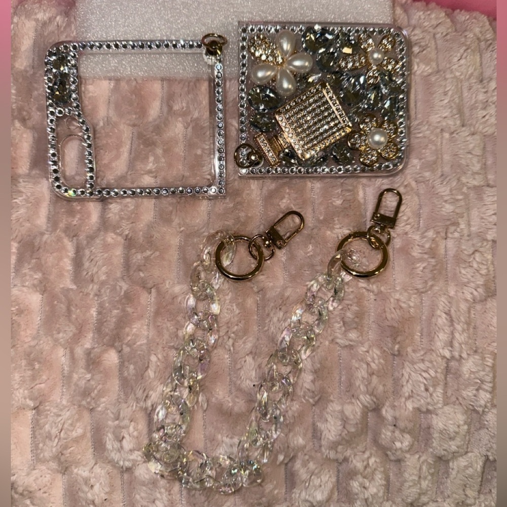 ๐ Glam Luxe Samsung Z Flip 5 Case โ Rhinestone & Pearl Charm - Picture 3 of 6